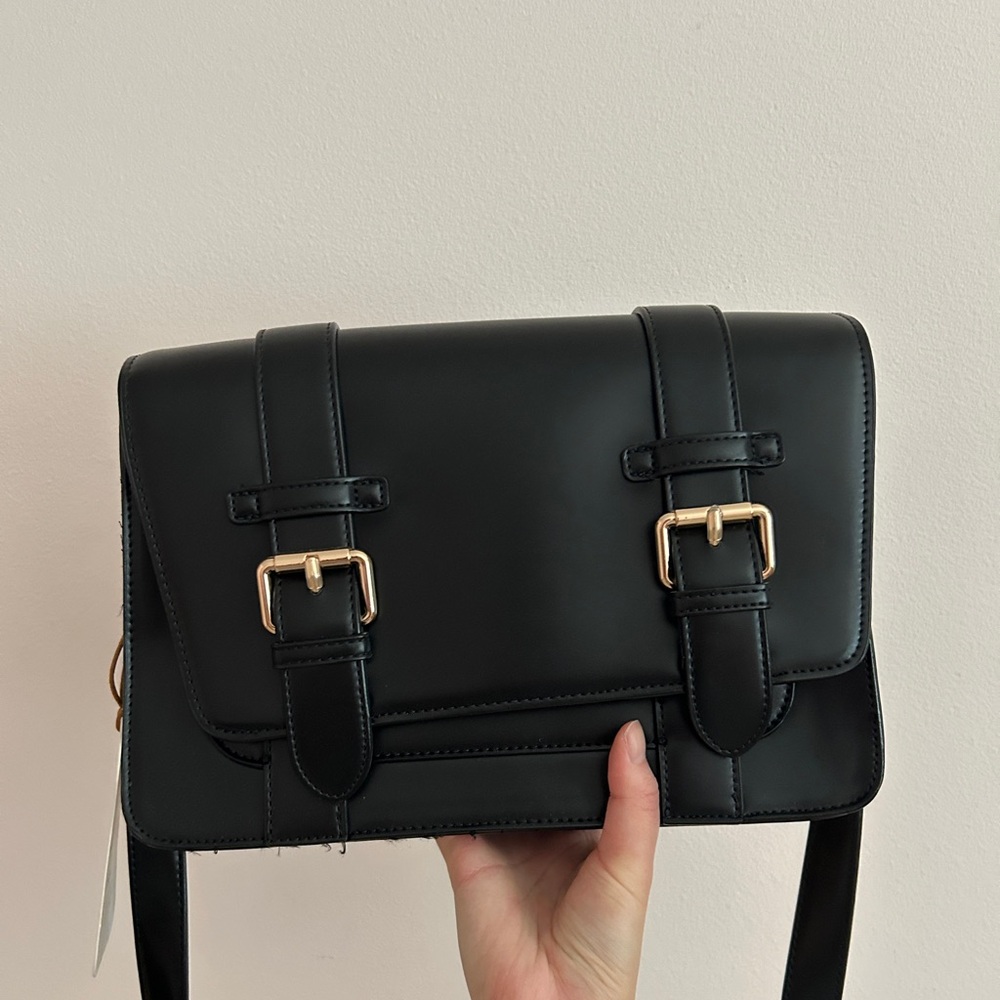Elegant Black Leather Shoulder Bag